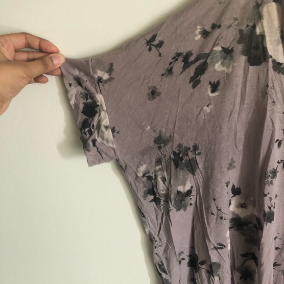 Brandy Melville floral tee - Picture 3 of 4